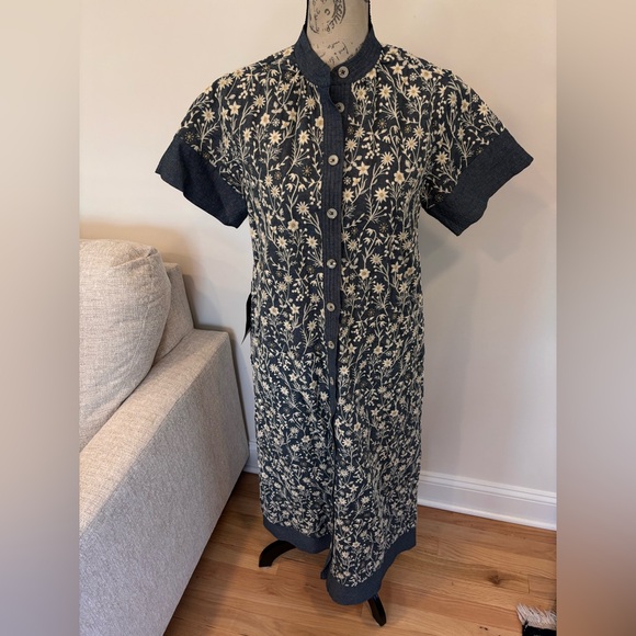 Tuckernuck Dresses & Skirts - Tuckernuck Embroidered Chambray Wildflower Meadows Prescott Dress size XXS NWT